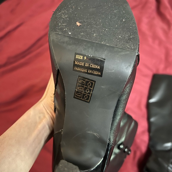 Black knee high boots with button detailing Steampunk - Picture 4 of 6